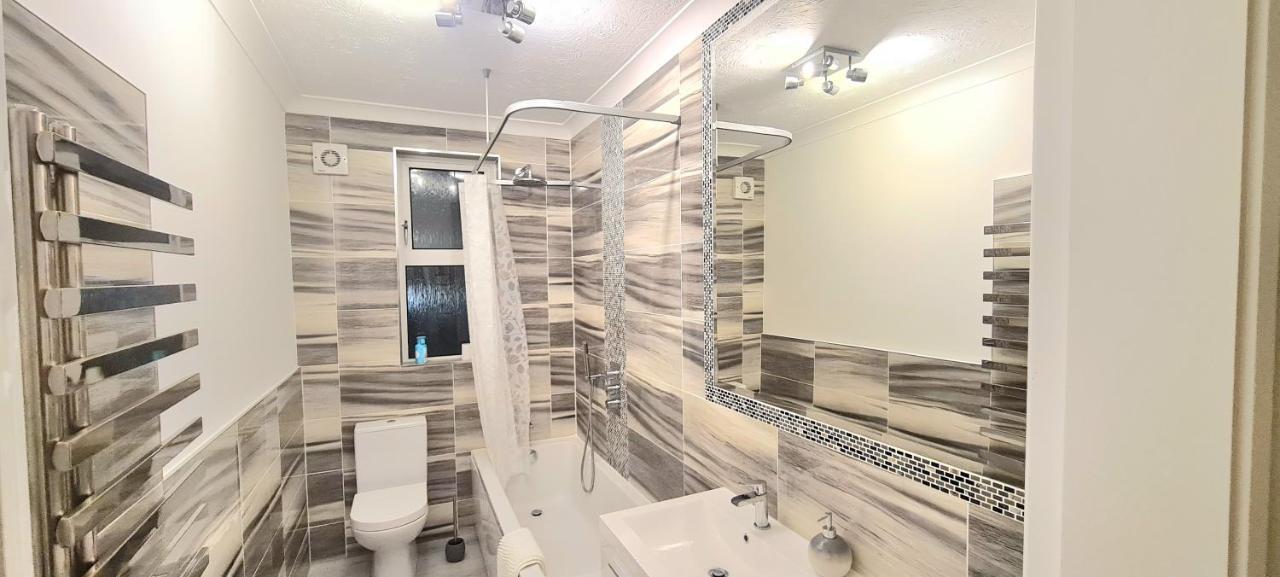 Spacious 3 Bed Flat Near The Sea With Parking Bornemouth Extérieur photo