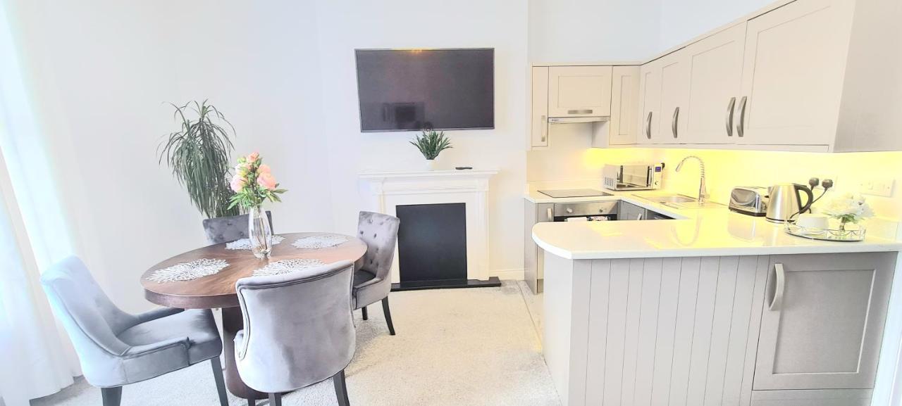 Spacious 3 Bed Flat Near The Sea With Parking Bornemouth Extérieur photo