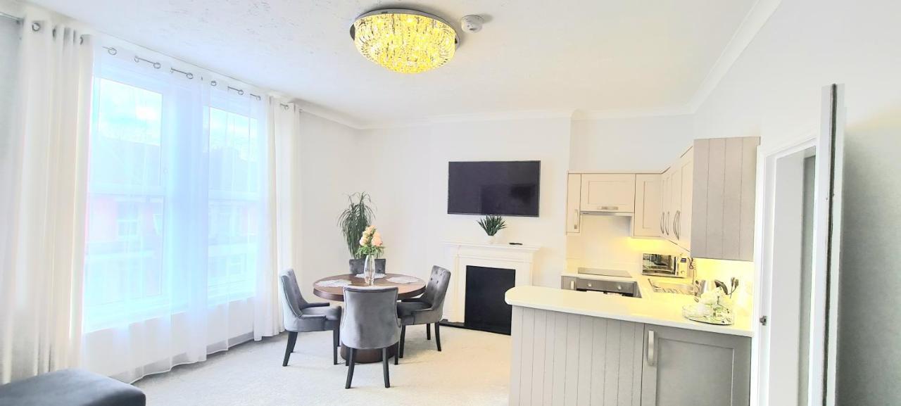 Spacious 3 Bed Flat Near The Sea With Parking Bornemouth Extérieur photo