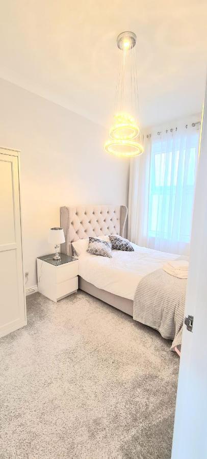 Spacious 3 Bed Flat Near The Sea With Parking Bornemouth Extérieur photo
