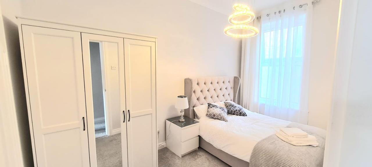 Spacious 3 Bed Flat Near The Sea With Parking Bornemouth Extérieur photo